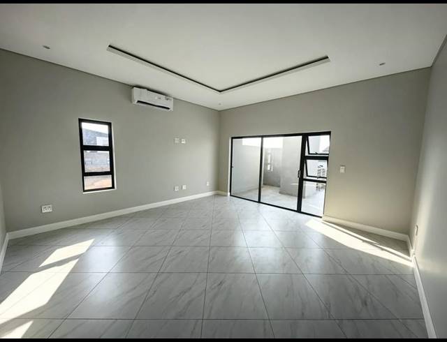 4 BEDROOM HOUSE FOR SALE IN MIDSTREAM HEIGHTS